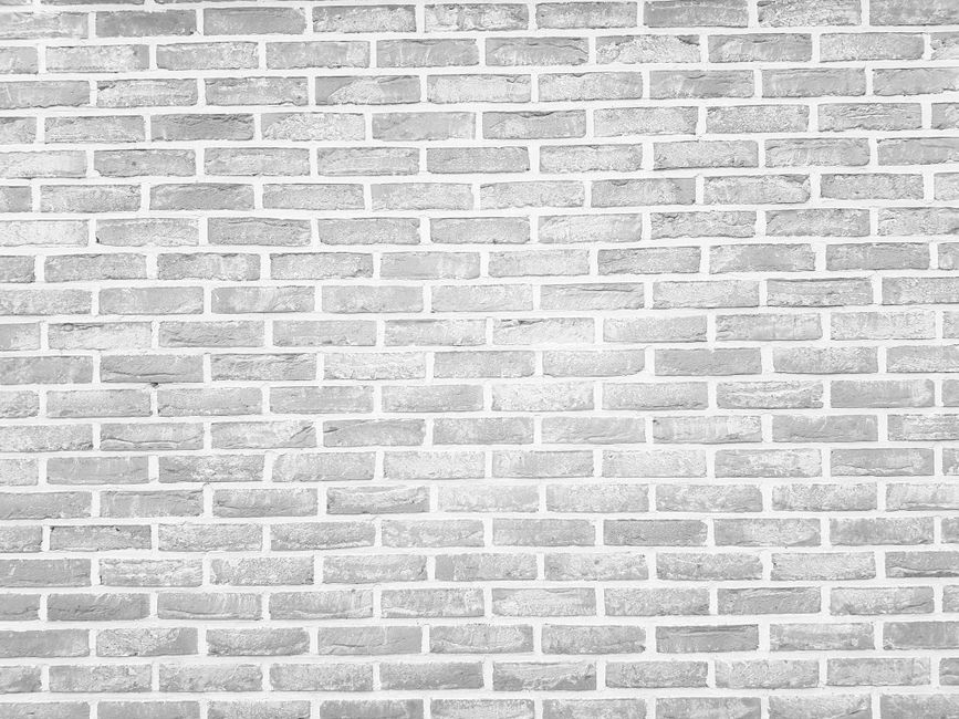 Rode bakstenen muur met herfstbladeren. Rode bakstenen muur met herfstbladeren.